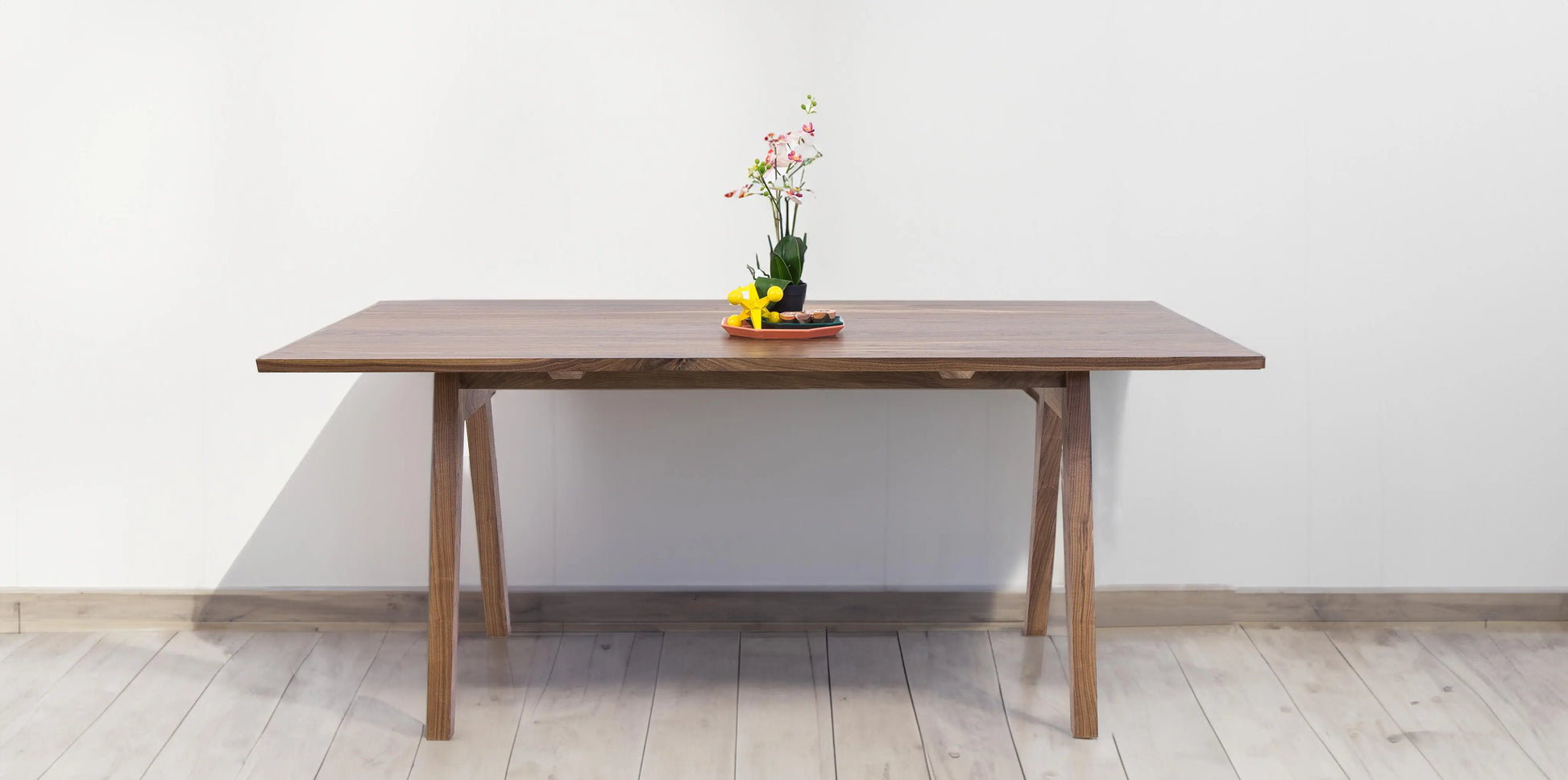 The Sputnik: Scandinavian Dining Table Moderncre8ve