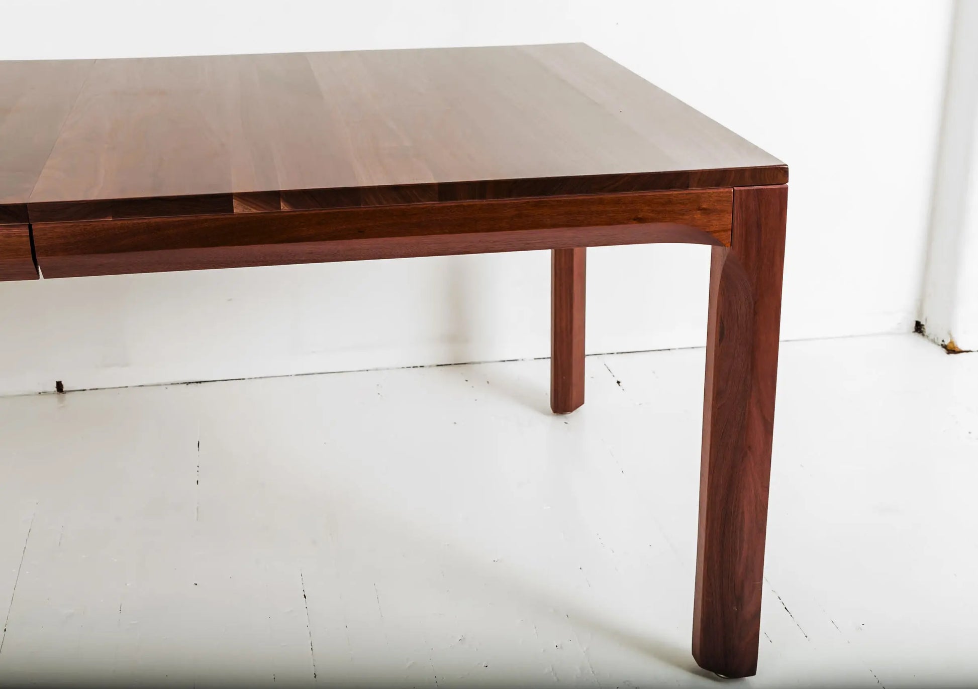 Customizable walnut dining table with extendable options and bench seating
