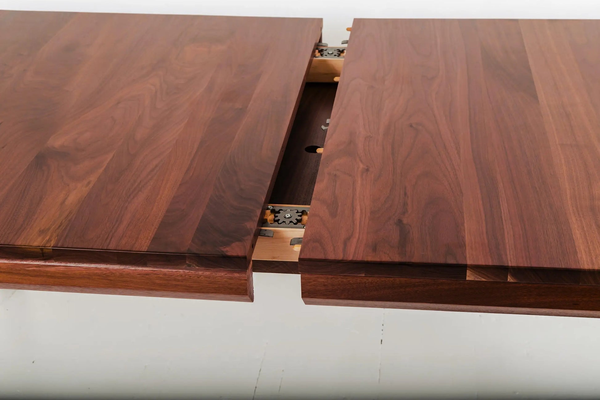 Compagno extendable dining table in maple with sustainable craftsmanship

