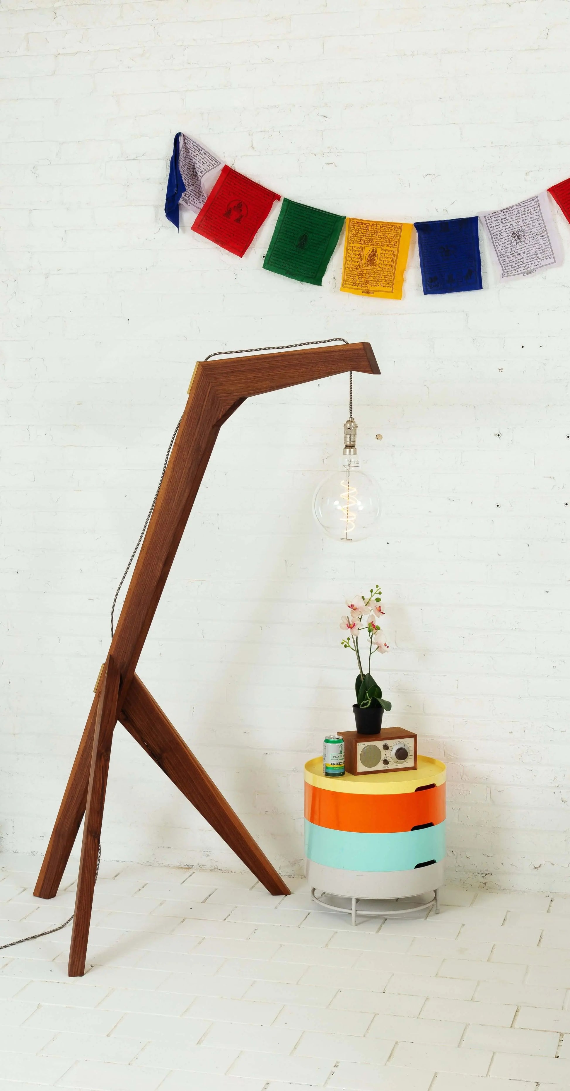 Stylish mid-century floor lamp with tripod base, The Warwick