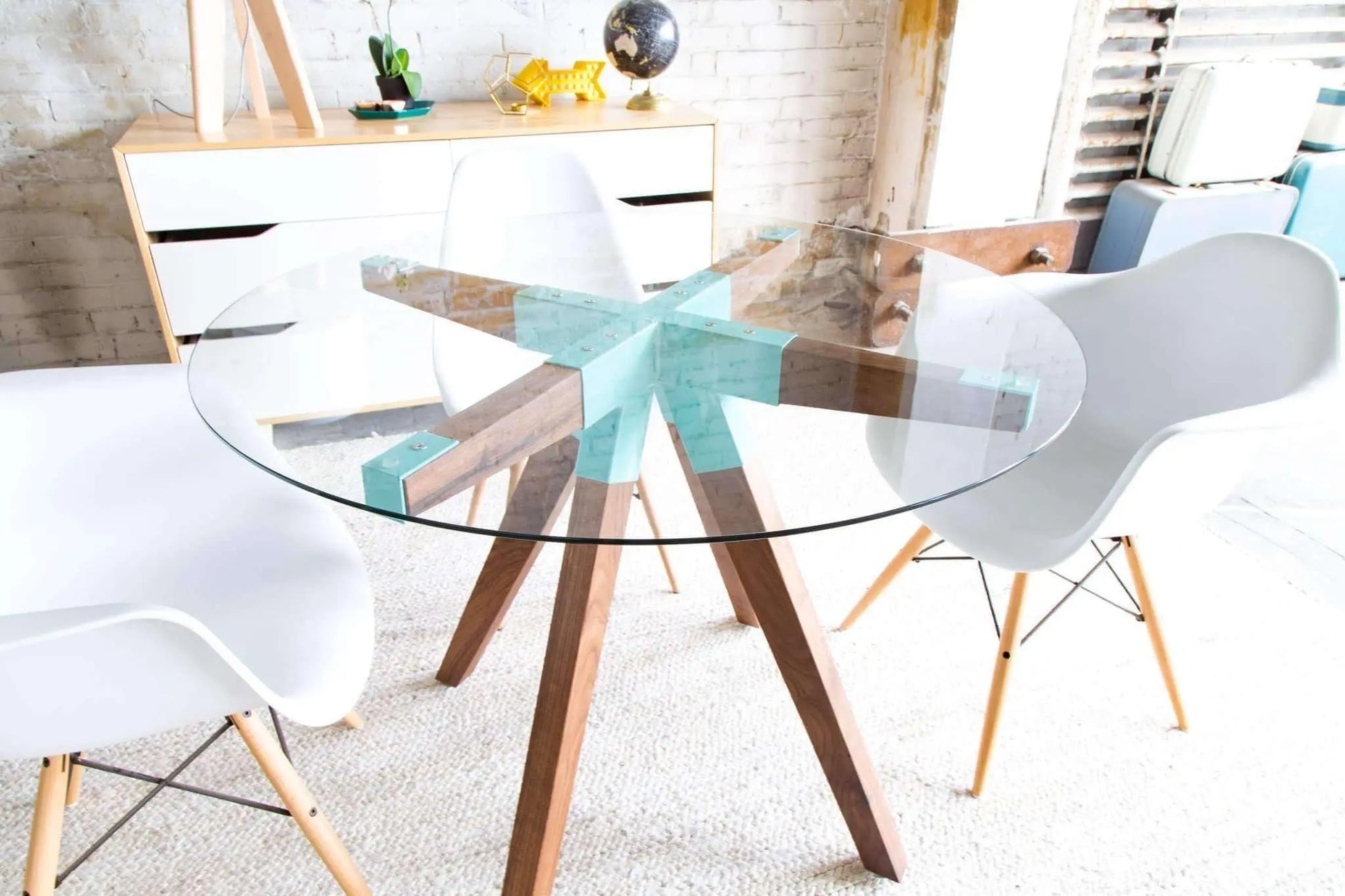 The Maui dining table with sturdy tempered glass and retro charm