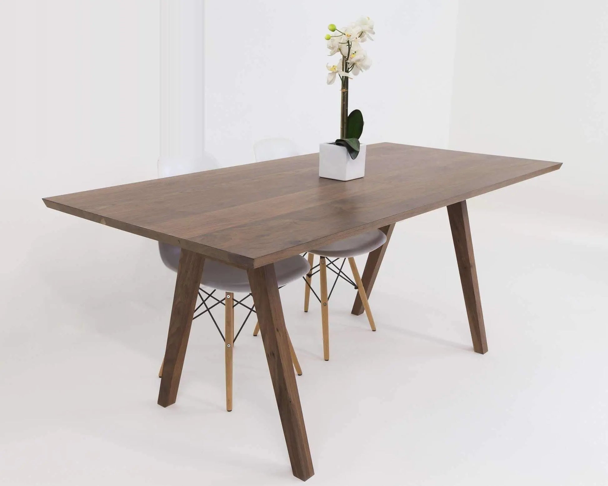 Handmade in Ohio: The craftsmanship behind the Sputnik Scandinavian Modern Dining Table