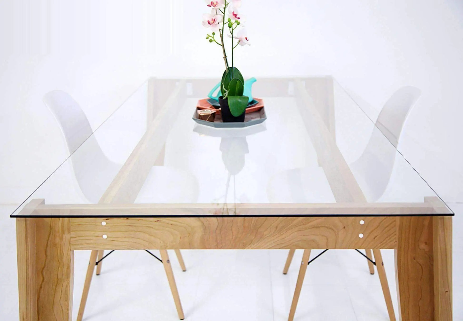 Vintage-style dining table with sturdy glass top and modern base