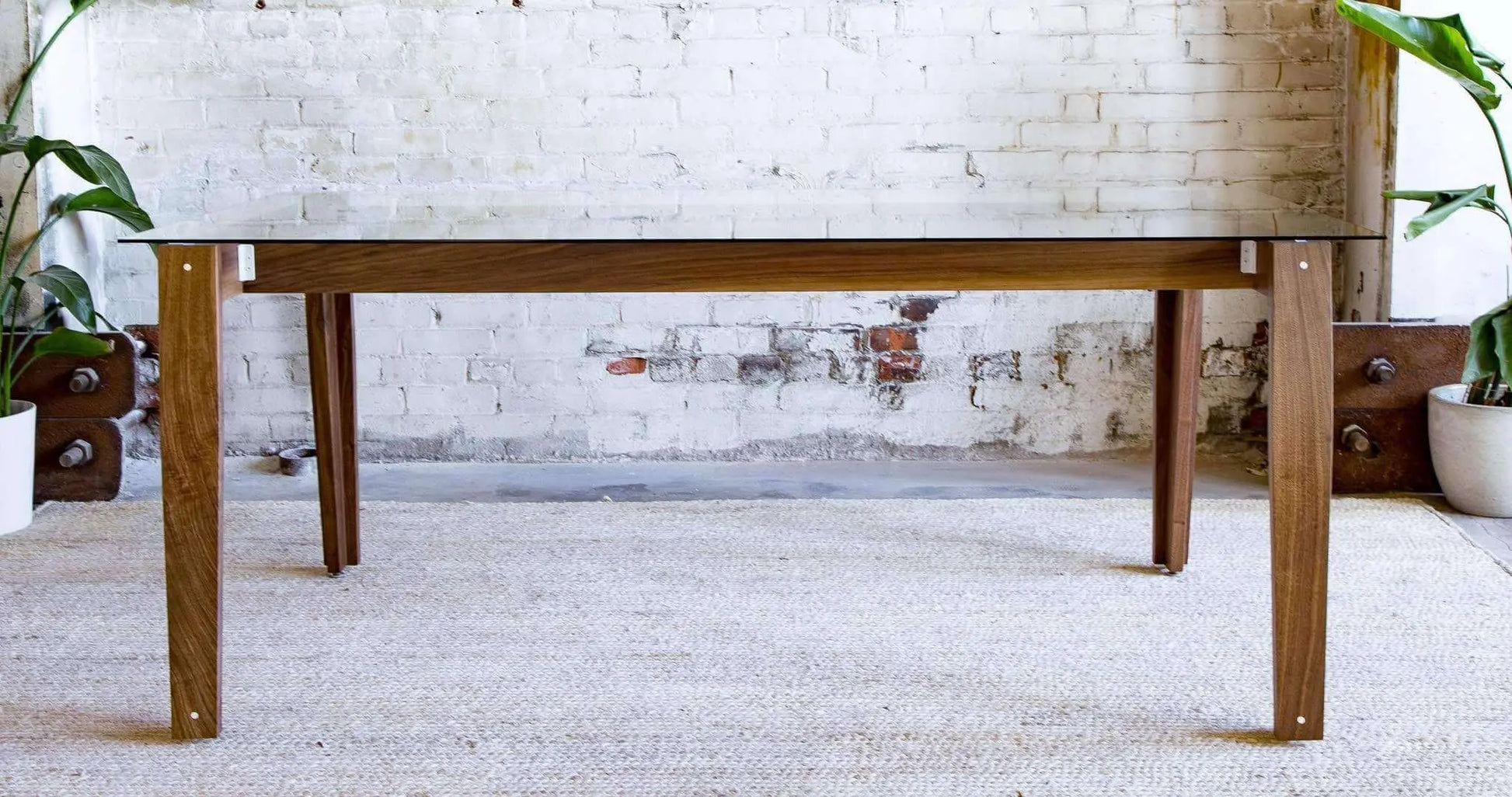 Timeless mid-century modern dining table with clear glass top